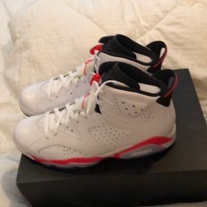 White/infrared-black Jordan retro 6